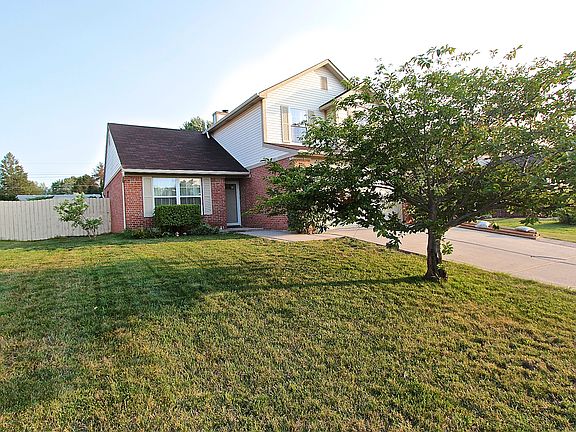 4th image of 4001 Maple Manor Dr