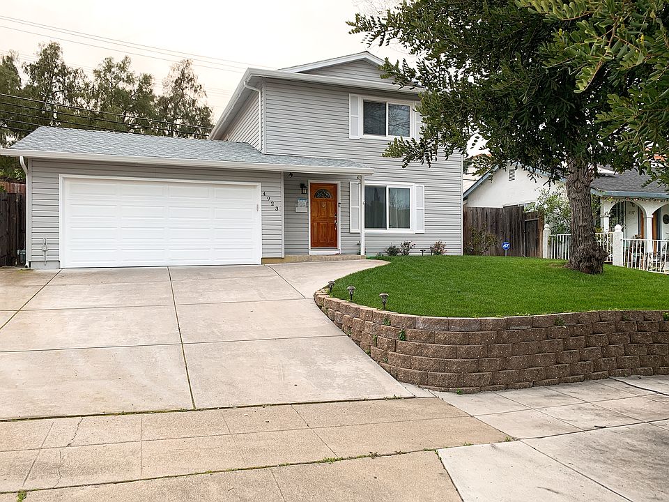 1st image of 4923 Dickinson Dr