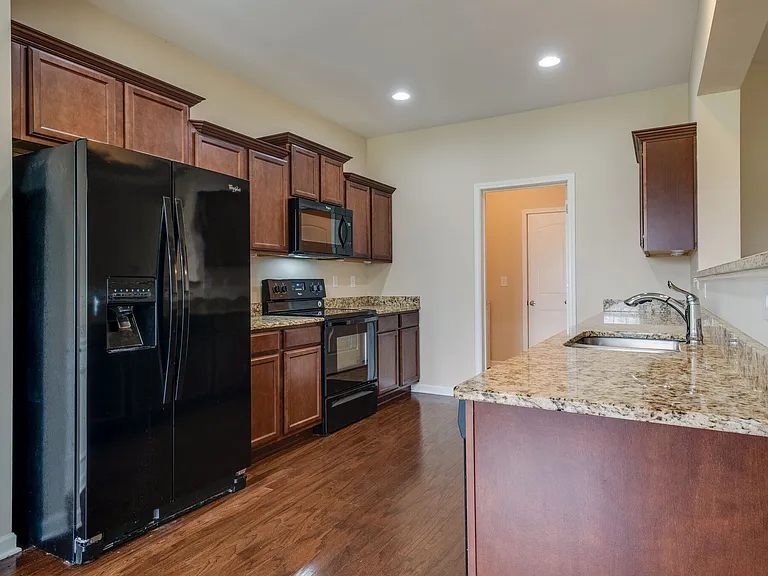 1021 Lindyn Lee Way — Photo 9