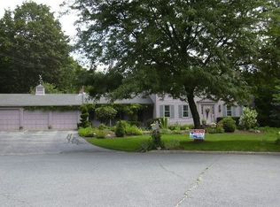 2 Clover Hill Ct, East Greenwich, RI 02818