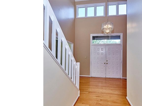 3rd image of 31 Silverwood Blvd