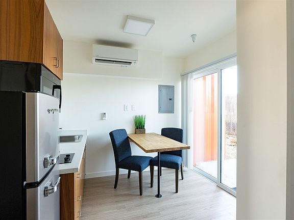 3rd image of 2955 Commercial St #6