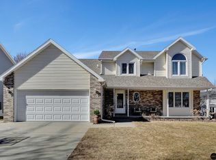 7045 Beaver Hollow Cir, Lincoln, NE 68516