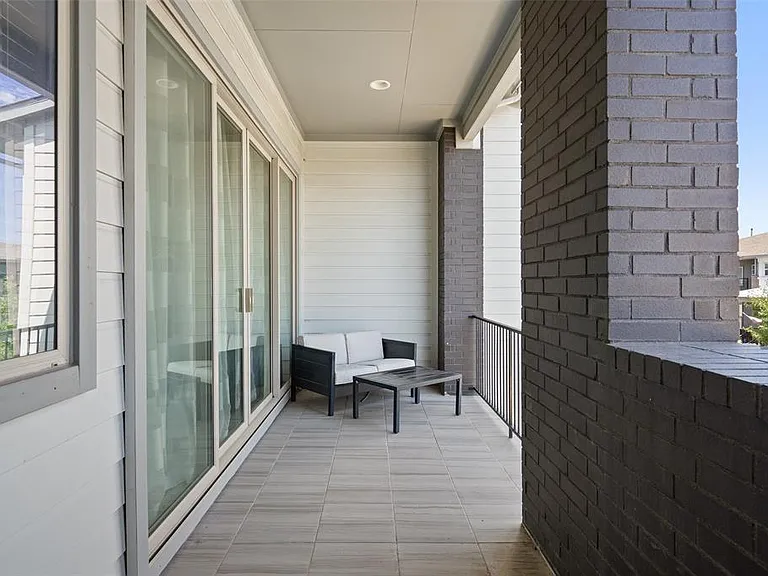 2211 Robert Browning St — Photo 21