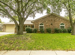 908 Monterrey St, Bedford, TX 76022