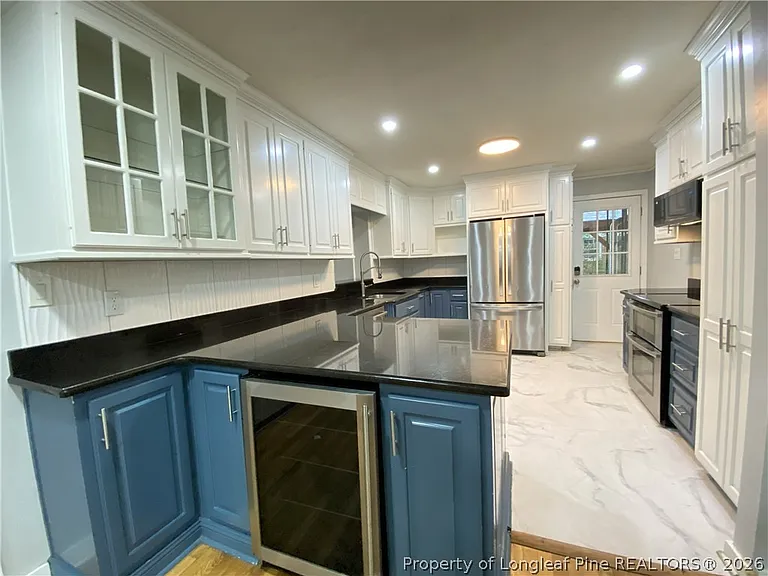 290 Lemont Dr — Photo 5