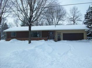 203 4th St SE, Morristown, MN 55052