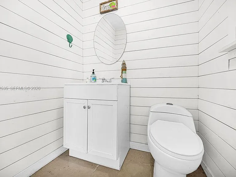 740 N 73rd Ave — Photo 35