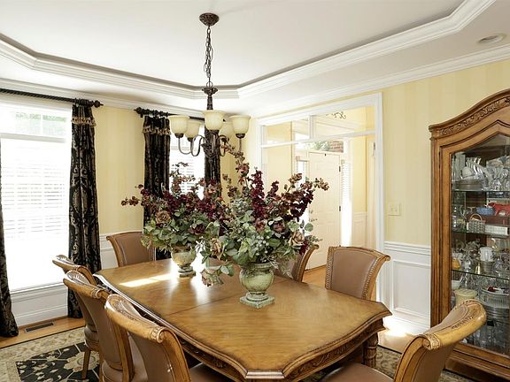 3rd image of 2177 Carolina Ln