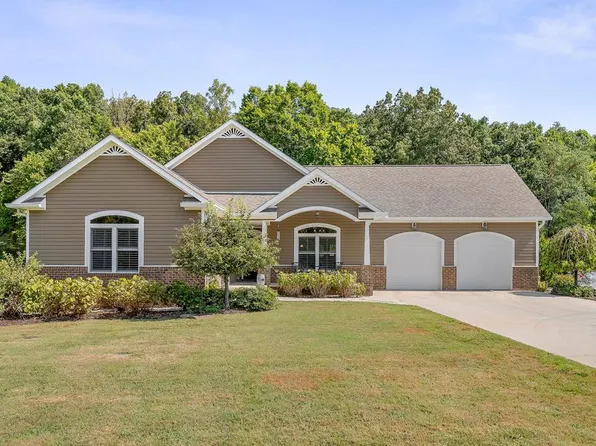 1900 Upper Hilham Rd, Livingston, TN 38570