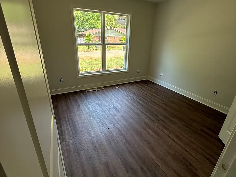 404 S Smith St — Photo 9