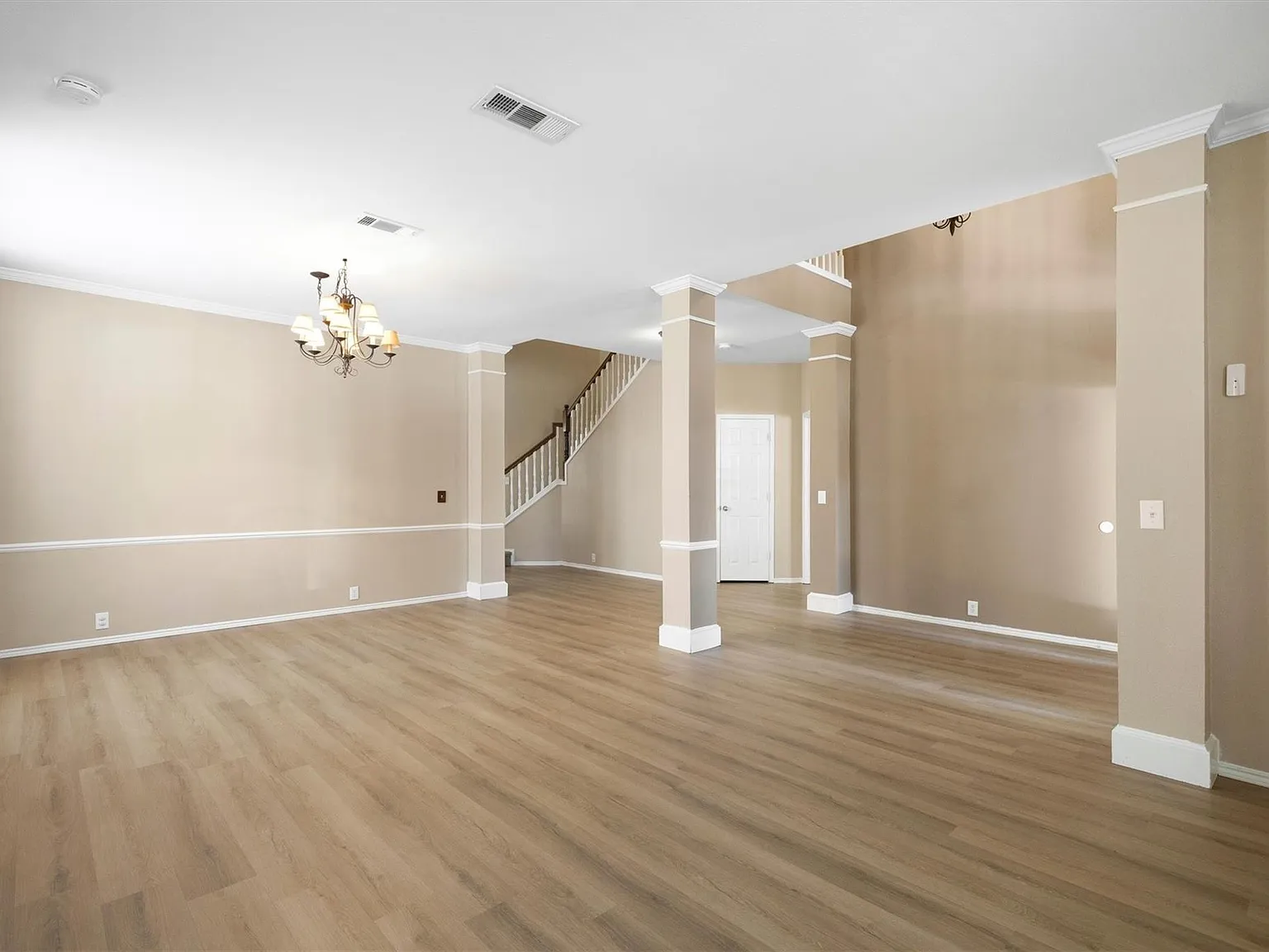5 bed, 3642 sqft, $3,400 — Photo 3