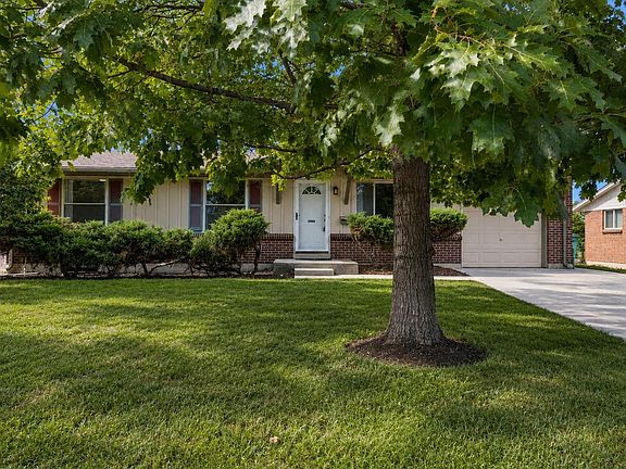2nd image of 1431 S Magnolia Way