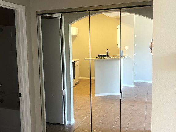 3rd image of 5166 S Jones Blvd Unit 106