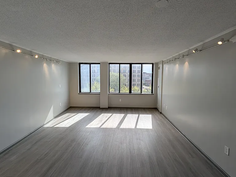 100-A512 Wells St #1 — Photo 5