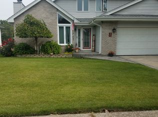 123 Valleywood Dr, Steger, IL