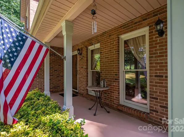 3513 Briarcliff Acres Dr, Lincolnton, NC 28092