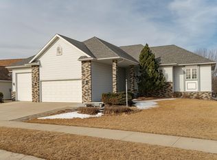 6013 Shetland Dr NW, Rochester, MN 55901