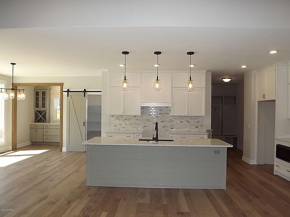5th image of 8899 Sterling Hills Dr