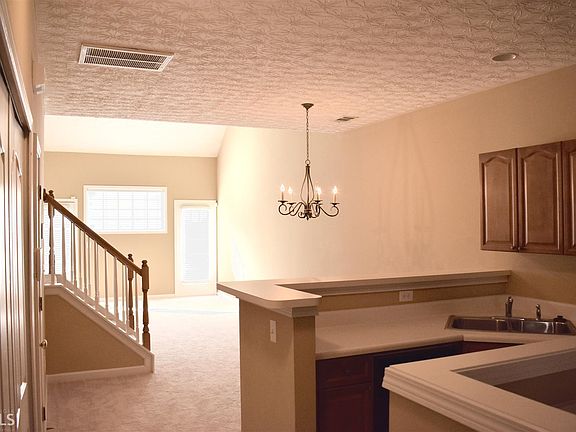 5th image of 949 Pike Forest Dr