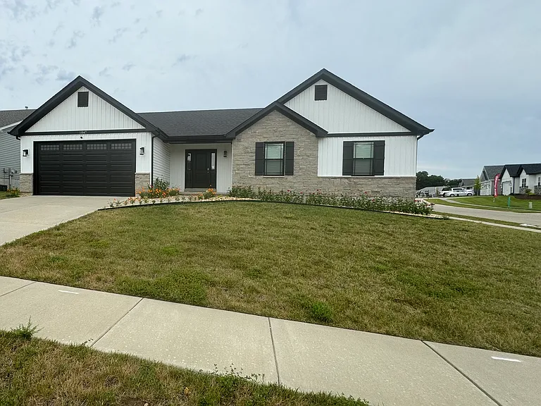 1047 Timber Bluff Dr — Photo 1
