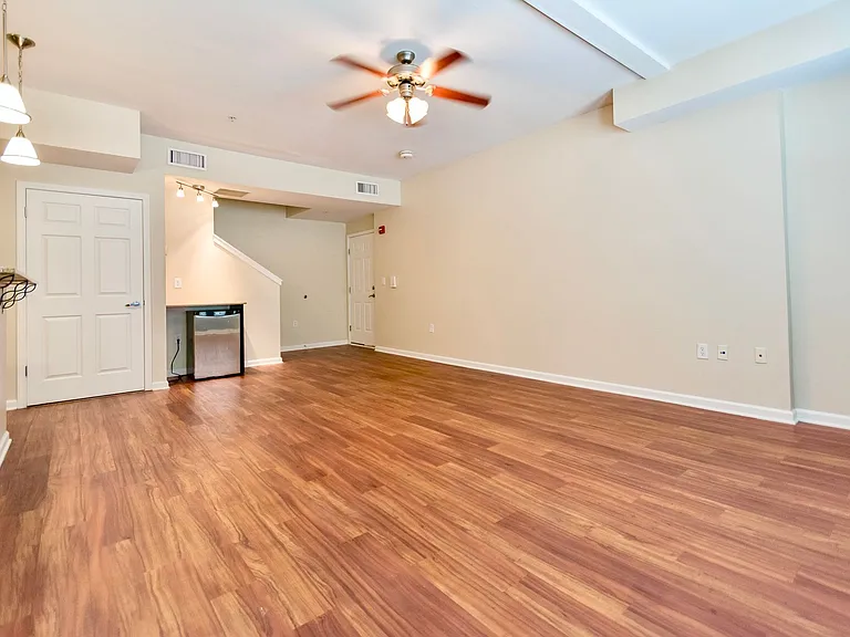 Tenth & College Village Apartments — Photo 6