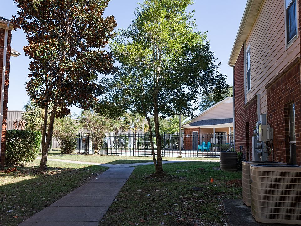 Sidewalk leading to the pool.