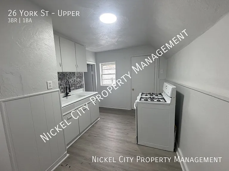 26 York St #UPPER — Photo 7