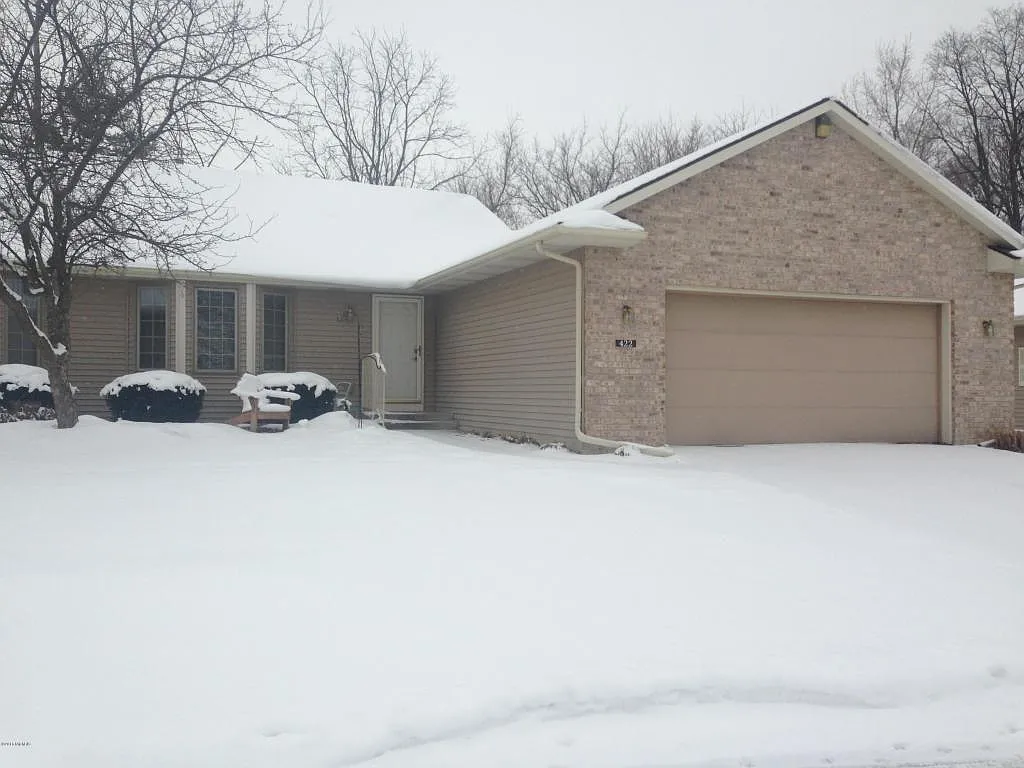 422 Falcon Dr photo 1