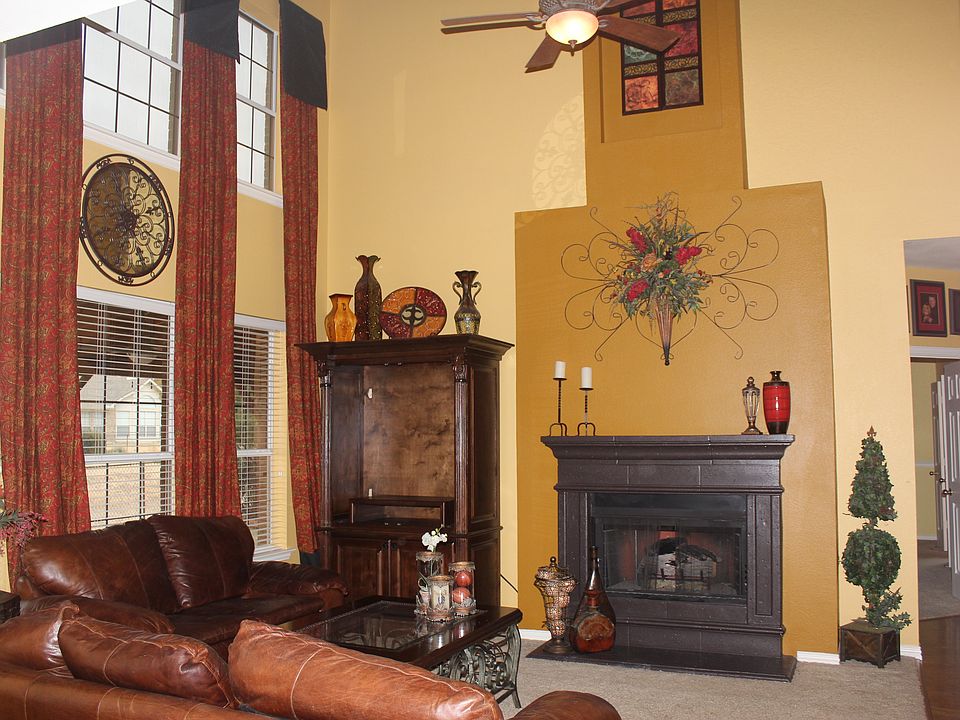 2nd image of 6001 Louisville Dr