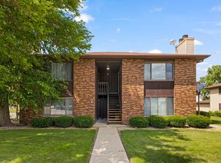 1122 Manchester Ct #1, South Elgin, IL 60177