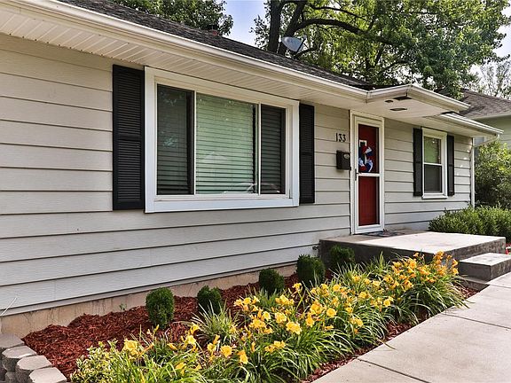 4th image of 133 W Sarah Ave