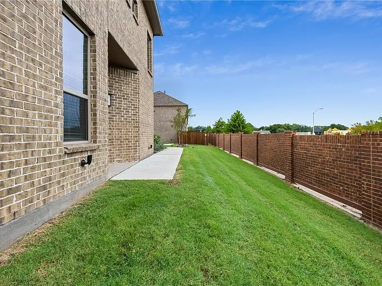 2900 Galveston St — Photo 13
