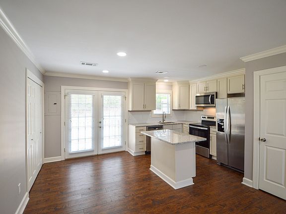5th image of 1120 E Lee Blvd Unit K143
