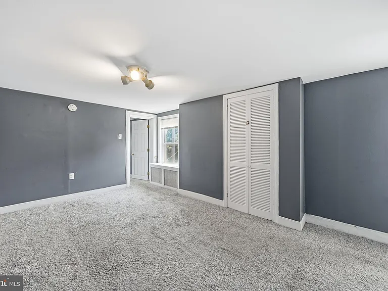 924 S 10th St — Photo 11