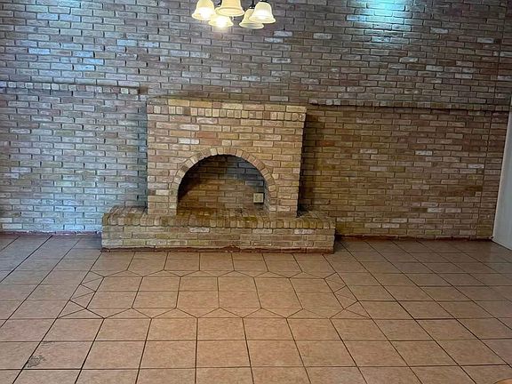2nd image of 2225 2nd St