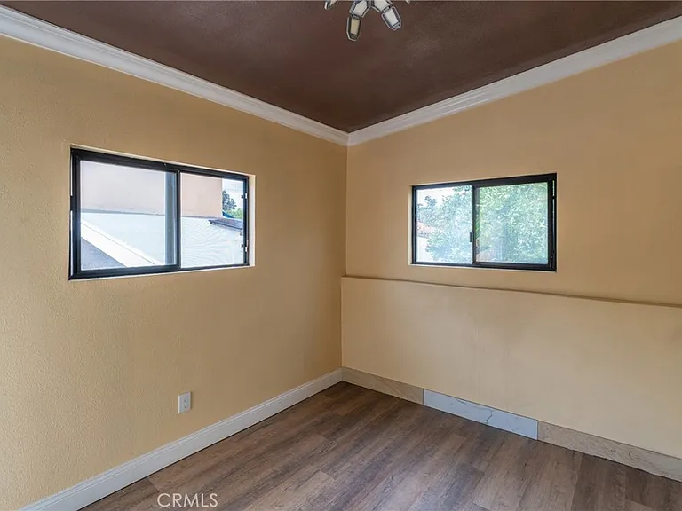 5562 Highland Ave — Photo 34