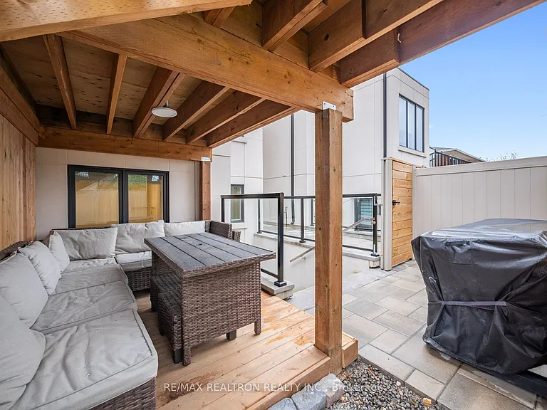 10 Katherine Rd #LOWER — Photo 35