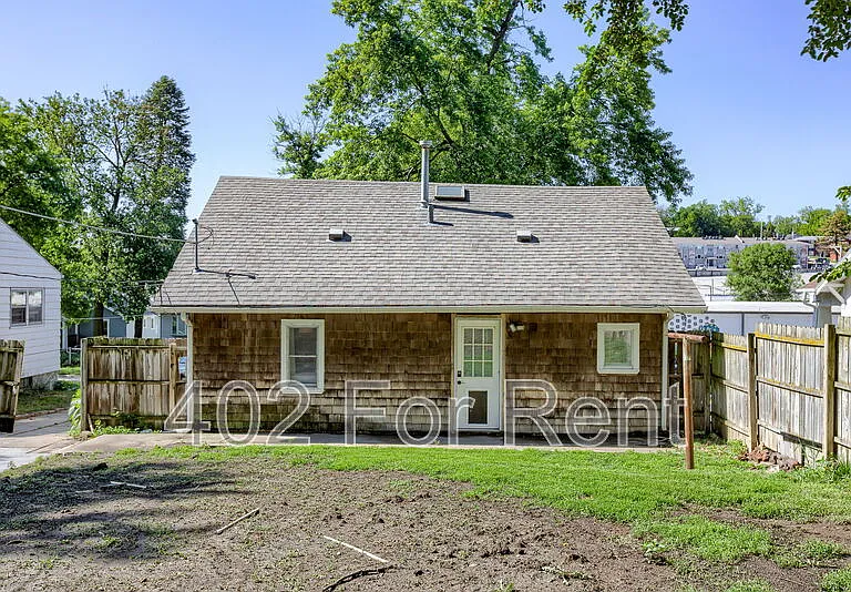 4806 Charles St — Photo 3