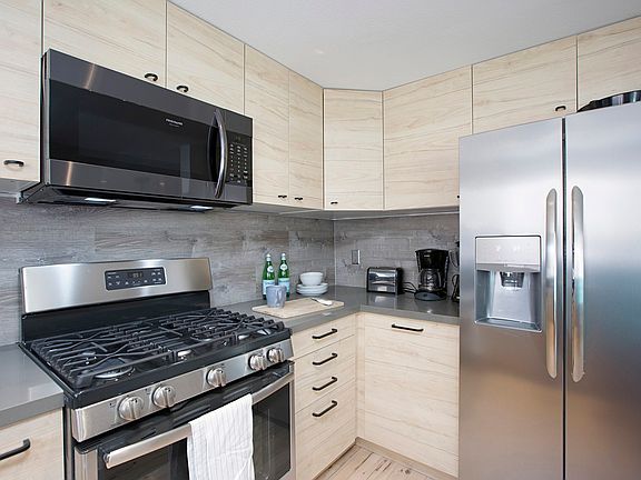 5th image of 4950 Voltaire St APT 2