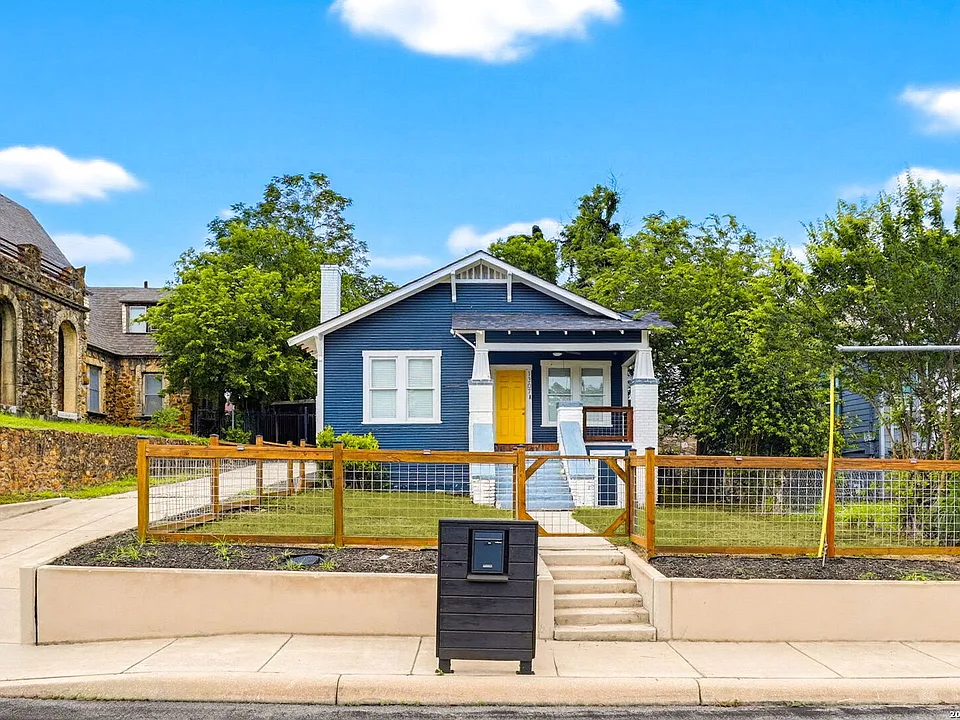 1307 Kayton Ave
