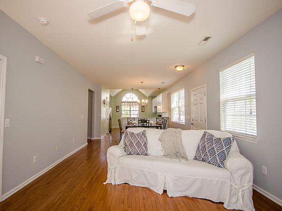 4th image of 121 Winding River Dr