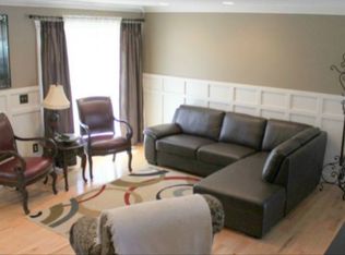 705 Heathermoor Dr, Midland, MI 48642