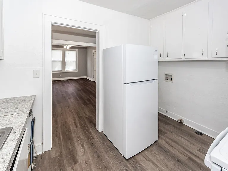 2620 Woodlawn Ave — Photo 11