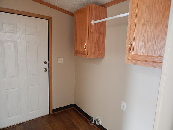 5th image of 44 Fir Dr W