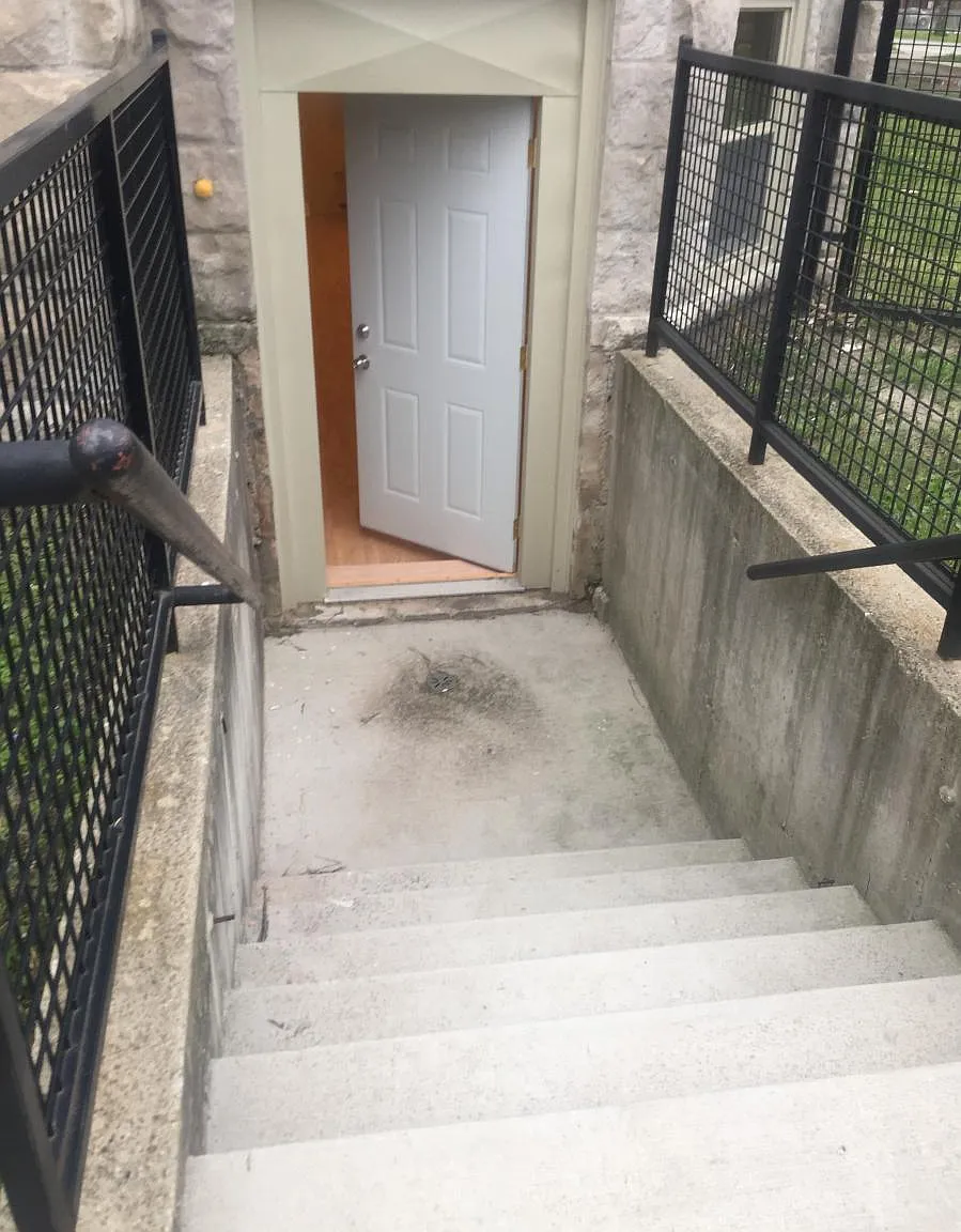 6551 S Ingleside Avenue — Photo 2