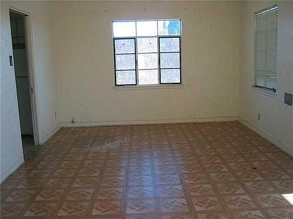5th image of 3811 Hamilton Ave