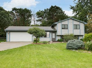 2545 Cochrane Dr, Woodbury, MN 55125