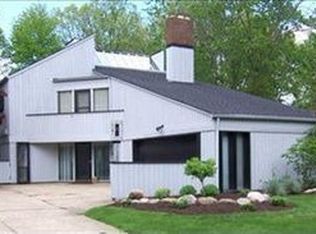 31308 Manchester Ln, Bay Village, OH