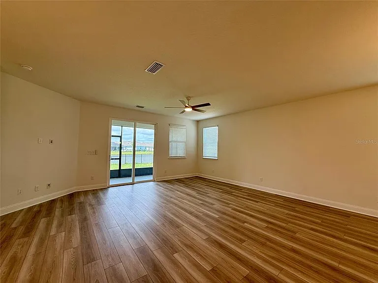 53 Signet Cir — Photo 8